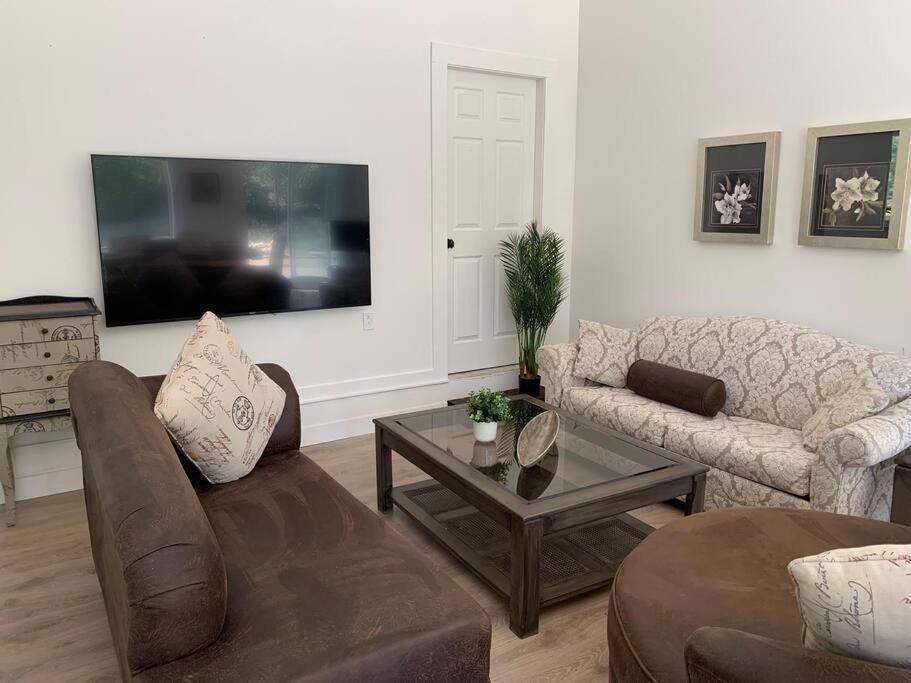 Country Home, Sleeps 6 Pets Friendly Port Alberni Ngoại thất bức ảnh